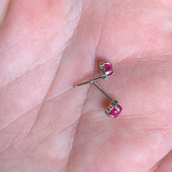 Genuine ruby post earrings set in .925 sterling silver - Picture 2 of 5